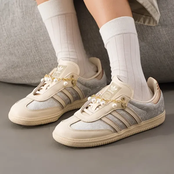 2f81d013-79c6-46e8-828e-1d3d8e55a0fc.webp Adidas Women's Originals Superstar Sneakers